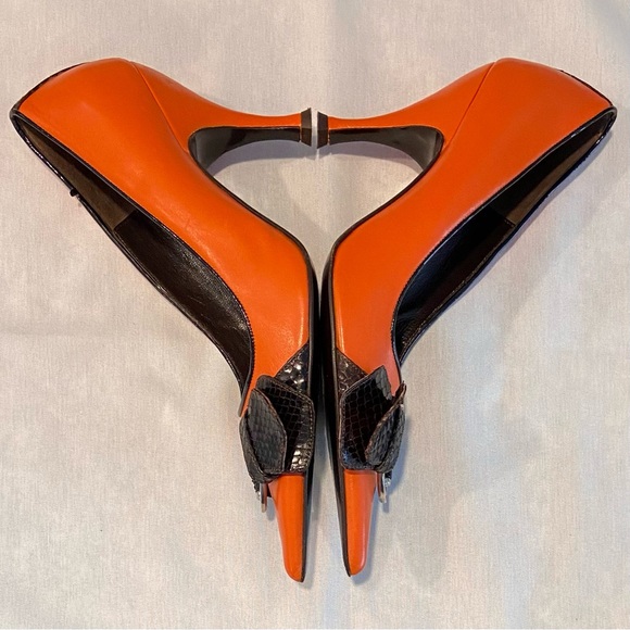 Dolce & Gabbana Sz 37 Orange Buckle Snakeskin Stiletto Pumps - Picture 4 of 8